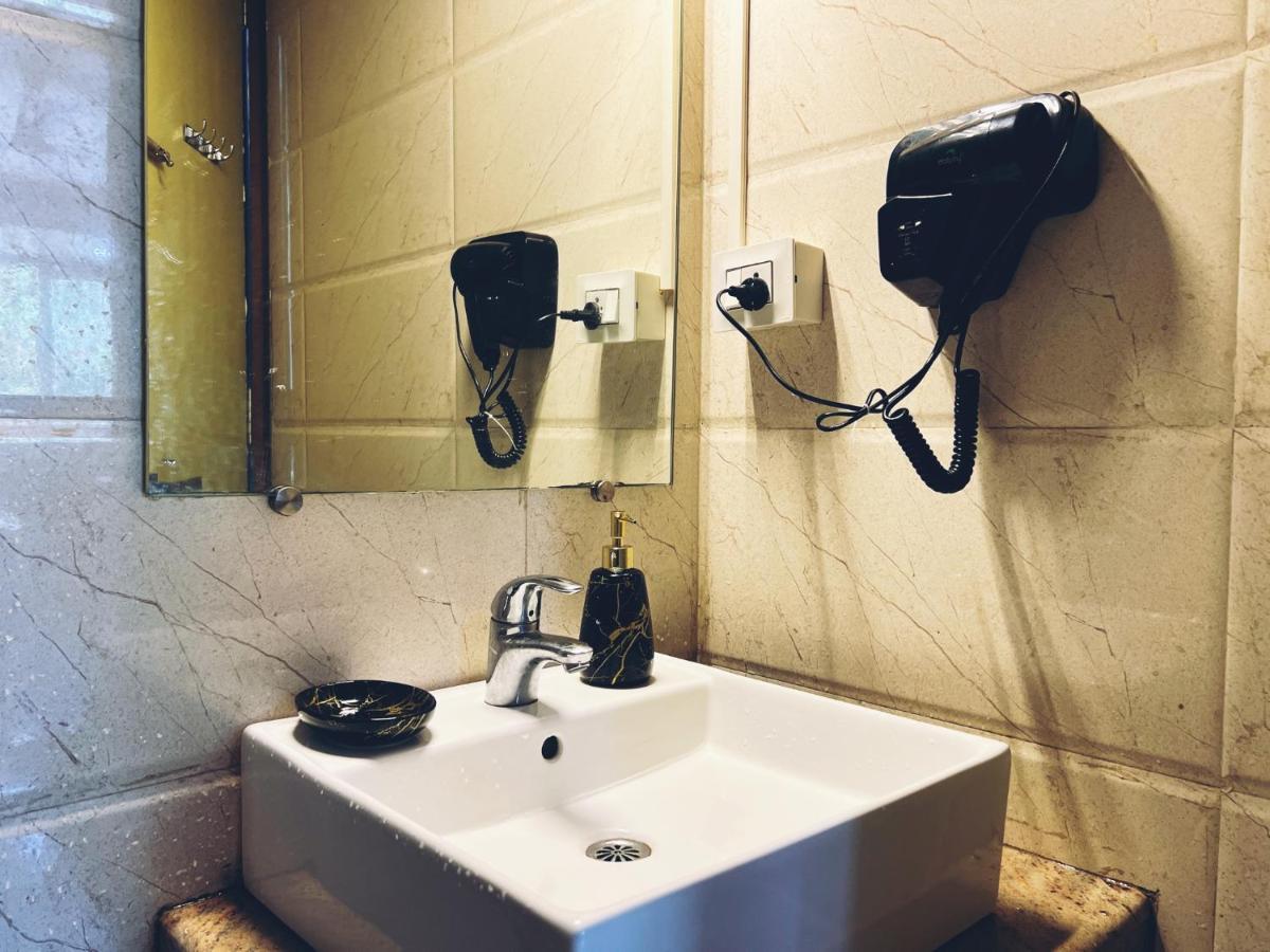 Luxurious Nirvana Apartments Vagator Bagian luar foto