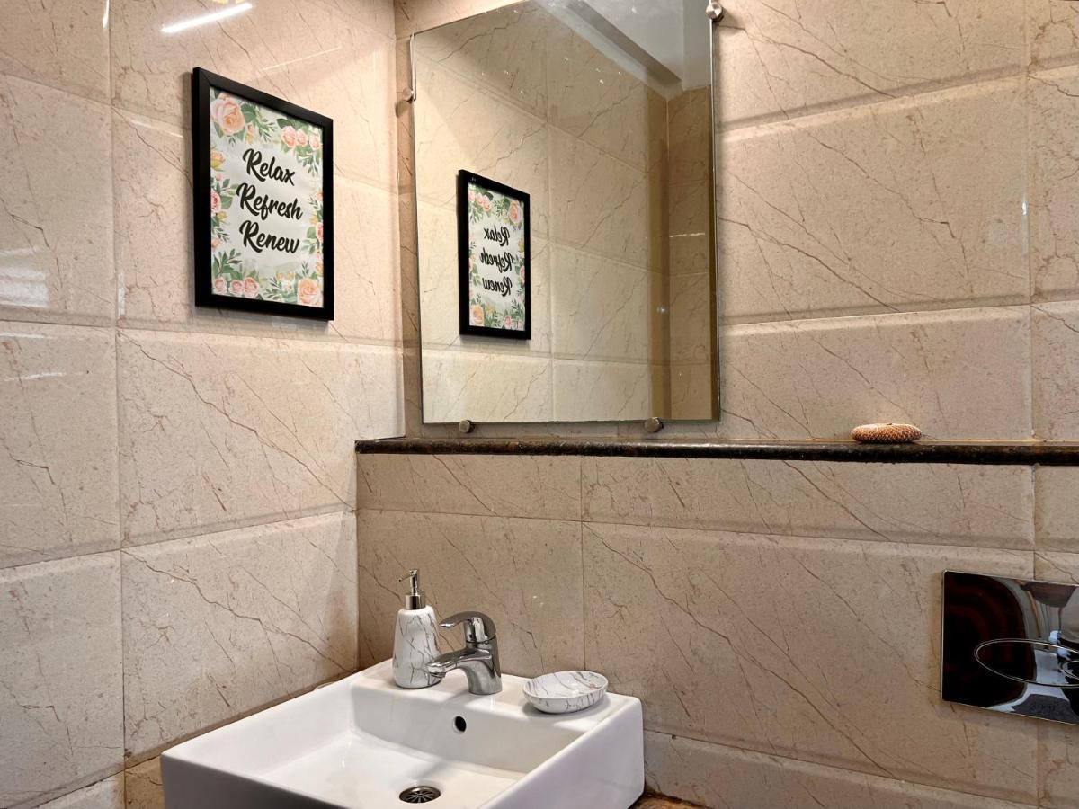 Luxurious Nirvana Apartments Vagator Bagian luar foto