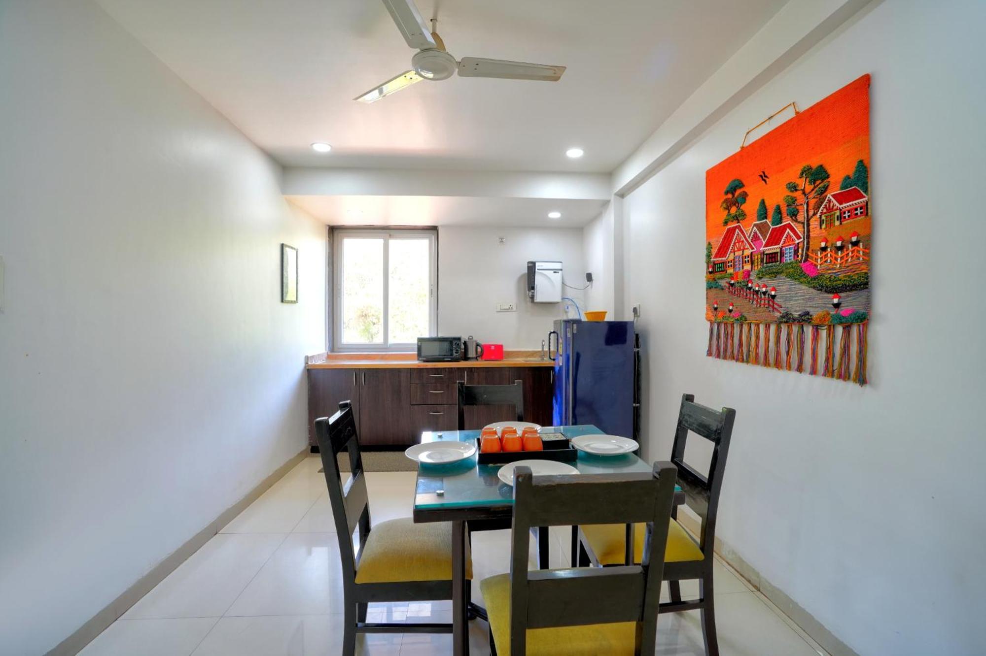 Luxurious Nirvana Apartments Vagator Bagian luar foto