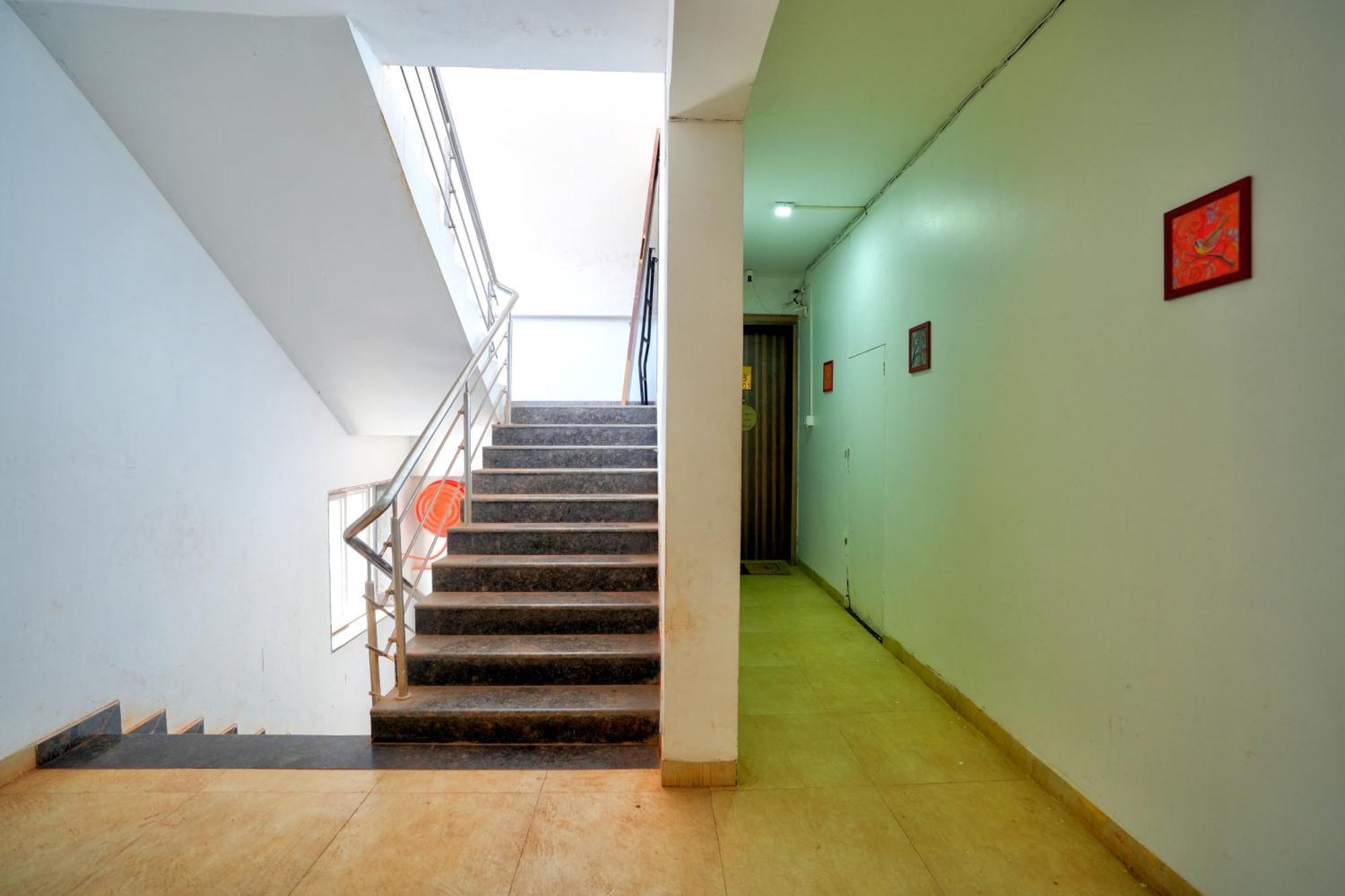 Luxurious Nirvana Apartments Vagator Bagian luar foto