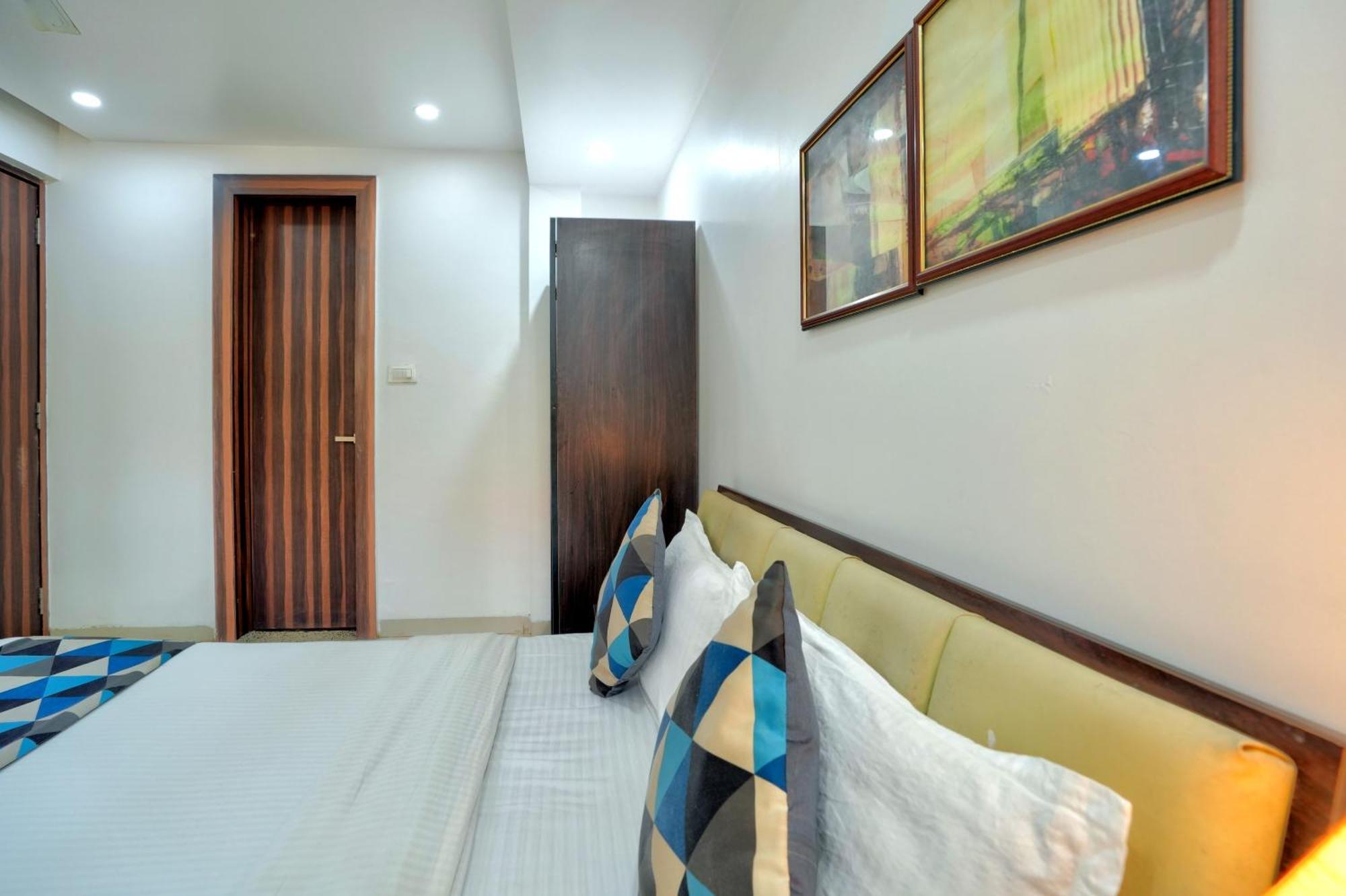 Luxurious Nirvana Apartments Vagator Bagian luar foto