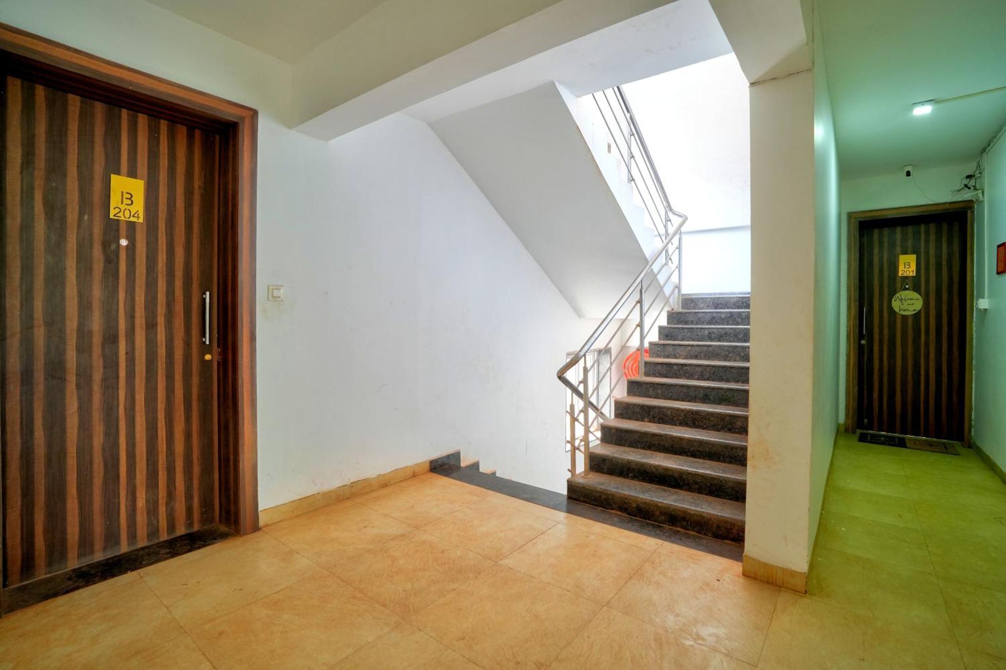 Luxurious Nirvana Apartments Vagator Bagian luar foto