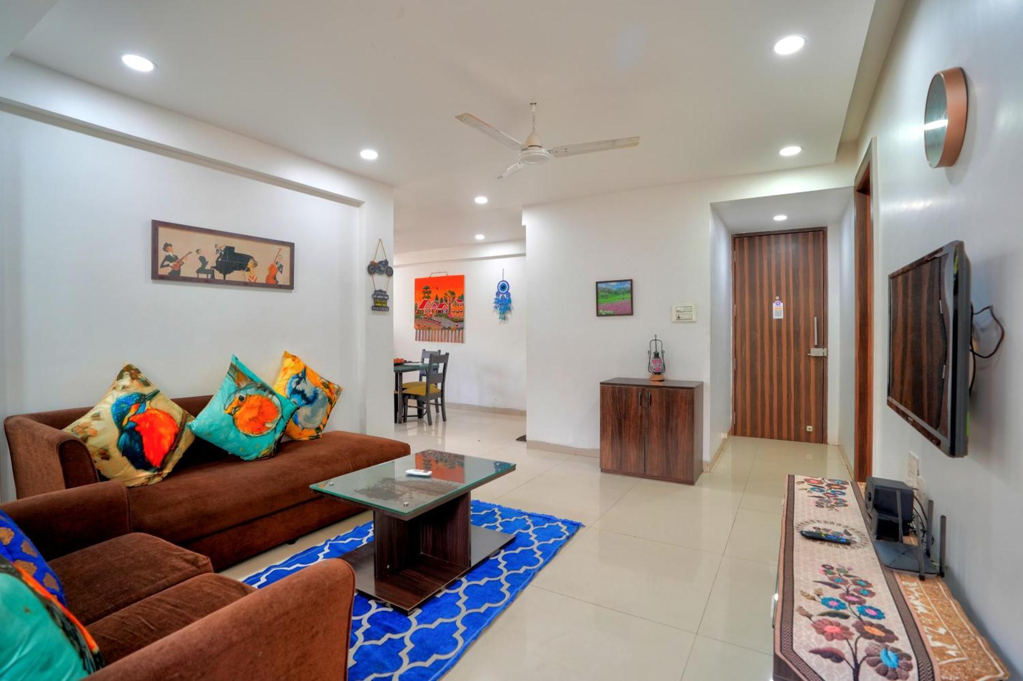 Luxurious Nirvana Apartments Vagator Bagian luar foto