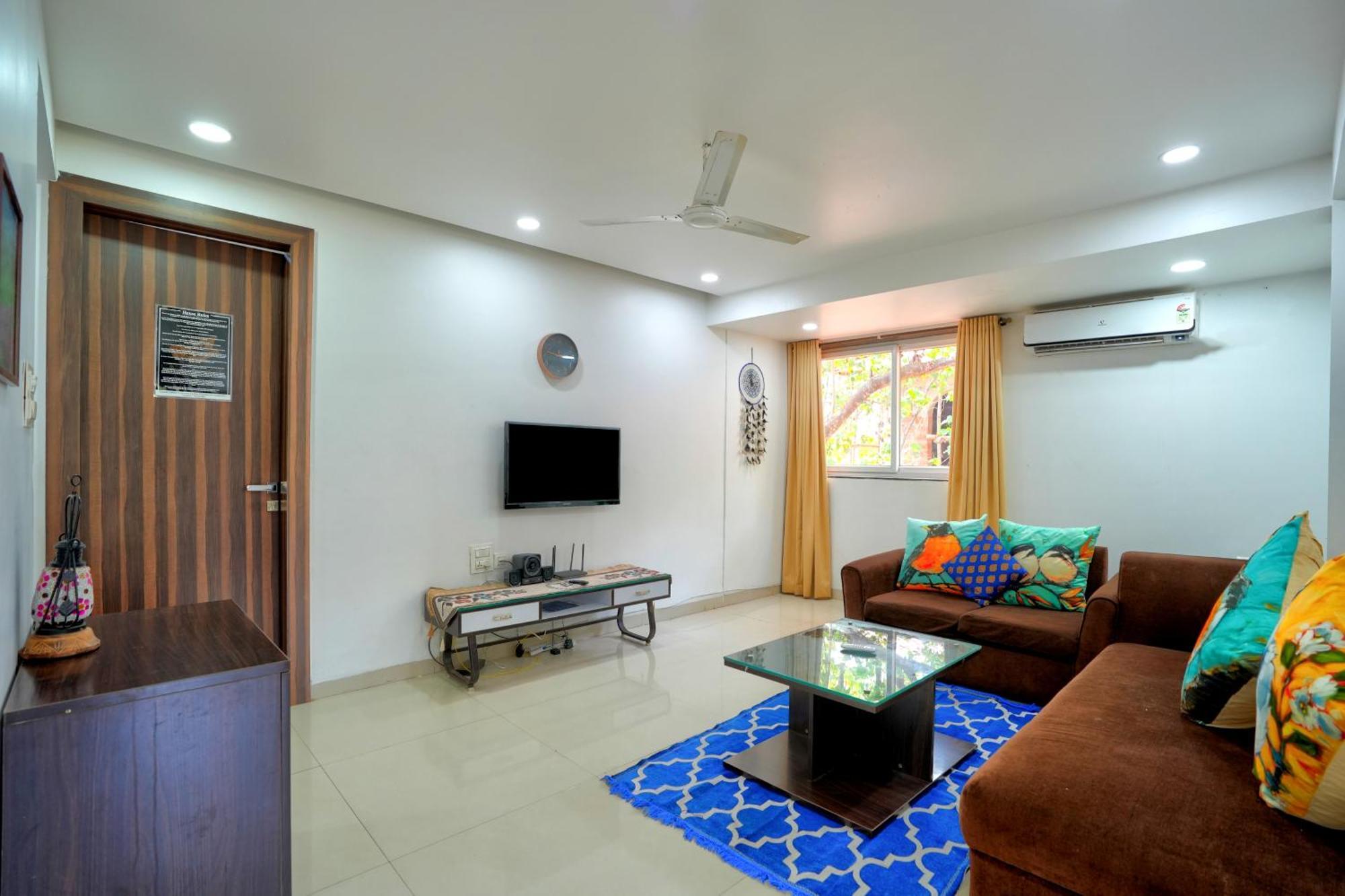 Luxurious Nirvana Apartments Vagator Bagian luar foto