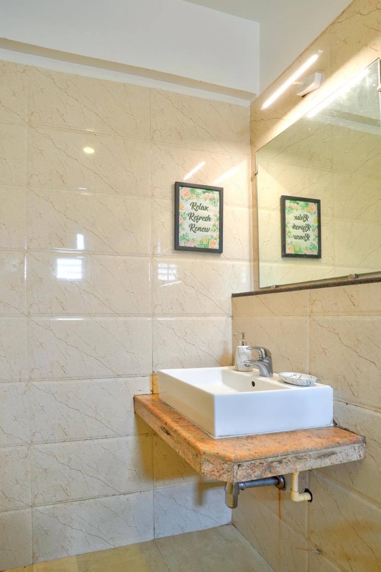 Luxurious Nirvana Apartments Vagator Bagian luar foto