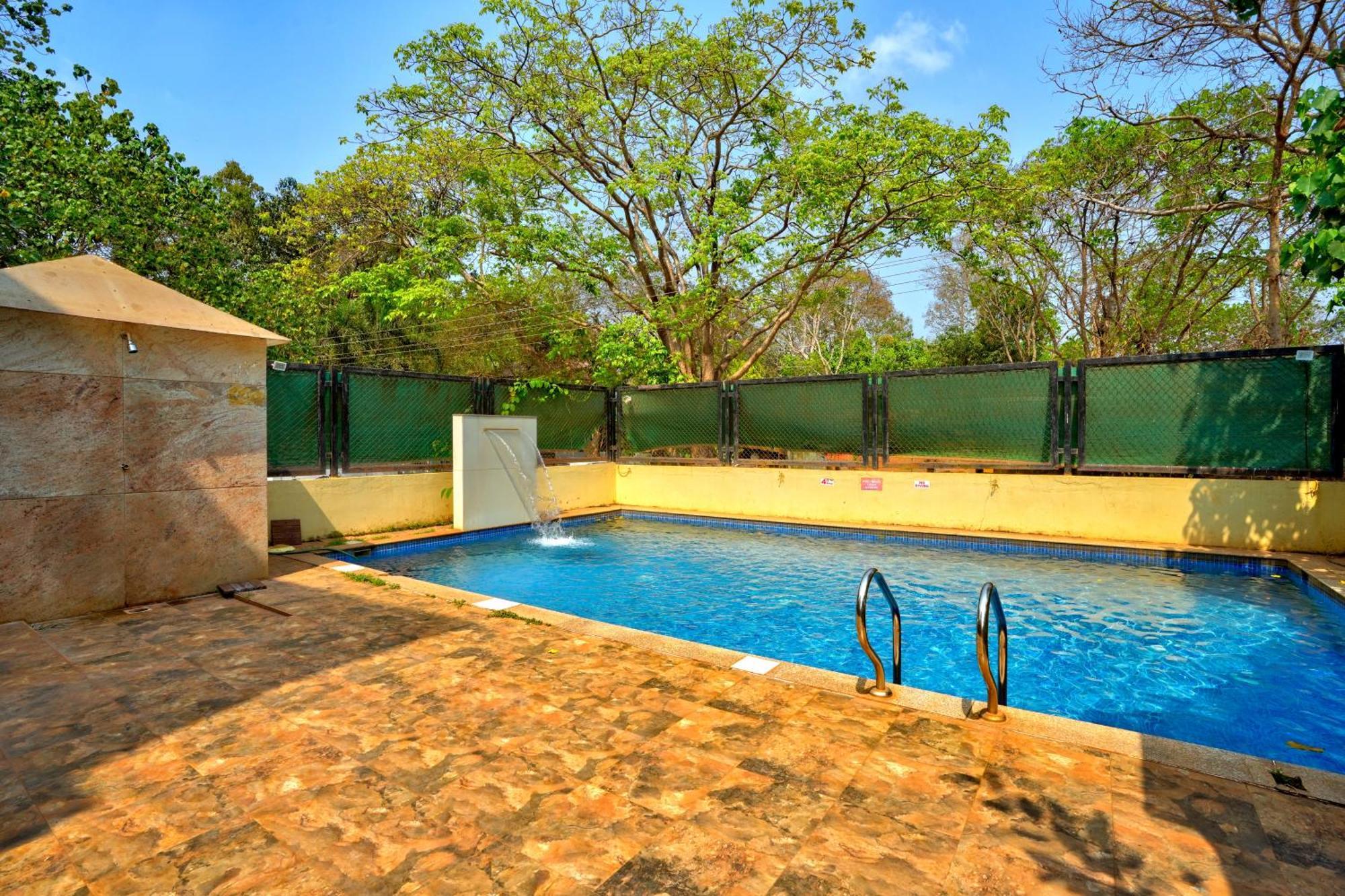 Luxurious Nirvana Apartments Vagator Bagian luar foto